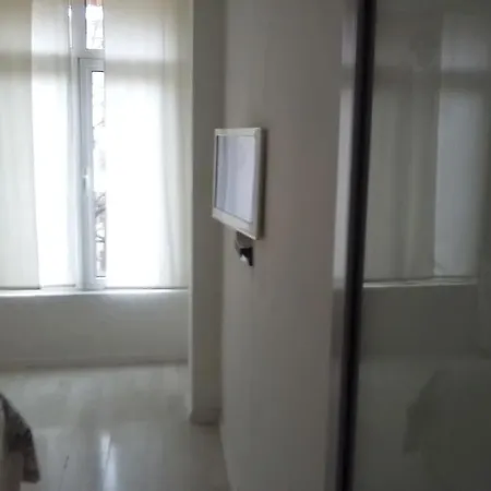 Palms: Modern With A Large Terrace