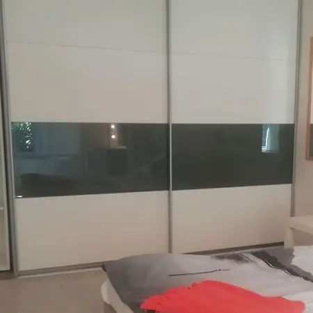 דירה Palms: Modern With A Large Terrace