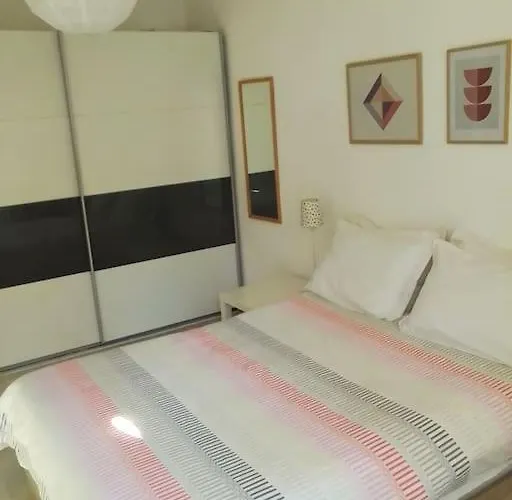 Palms: Modern With A Large Terrace *