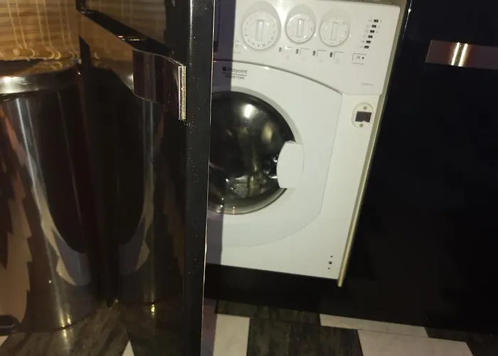 Palms: Modern With A Large Terrace